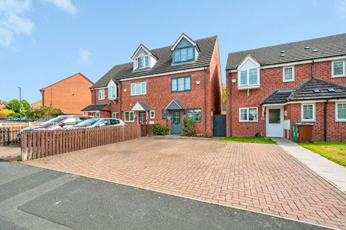 3 Bedroom Semi-Detached House For Sale In Bakewell Drive, Nottingham, NG5