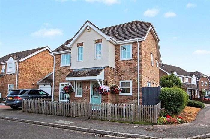 4 Bedroom Detached House For Sale In The Cloisters, Bedford, MK41