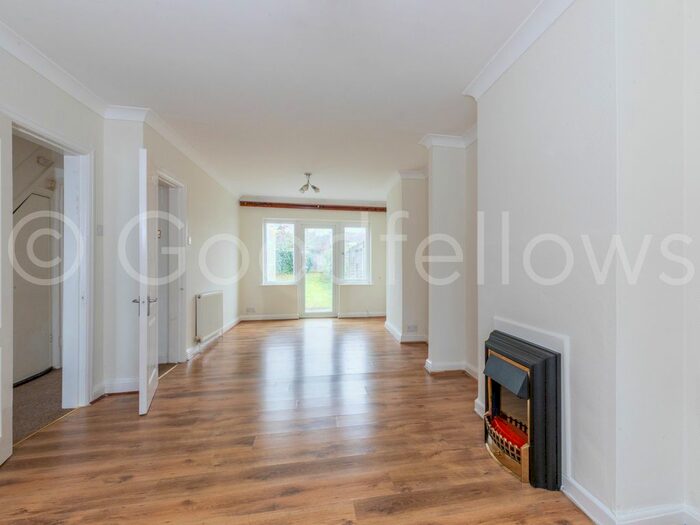 3 Bedroom End Of Terrace House To Rent In Tonfield Road, Sutton, SM3