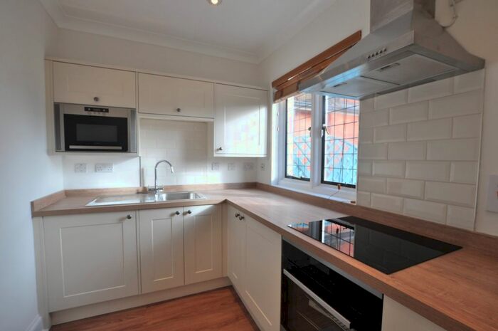 1 Bedroom Flat To Rent In Ferry Lane, Wraysbury, Staines-Upon-Thames, Berkshire, TW19