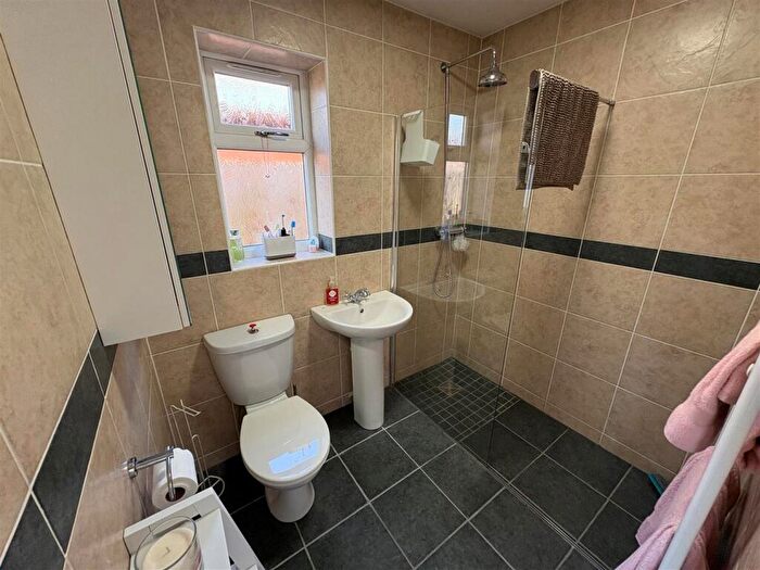 2 Bedroom Detached Bungalow For Sale In Plumpton Gardens, Wrose, Bradford, BD2