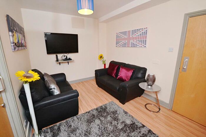 3 Bedroom Flat To Rent In Mount Hooton Road, Nottingham, NG7