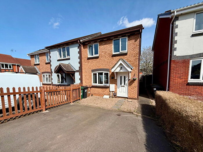 3 Bedroom End Of Terrace House For Sale In Wolfscote Dale, Church Gresley, DE11