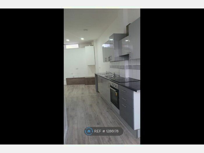 2 Bedroom Flat To Rent In Newport Road, Rumney, Cardiff CF3