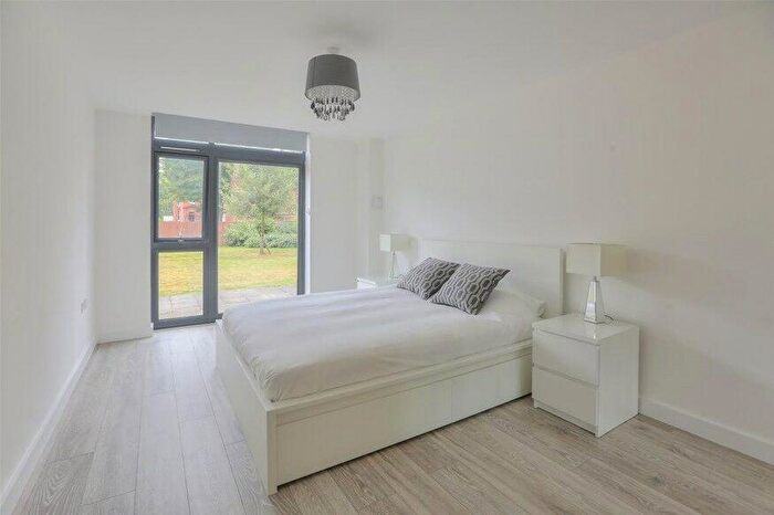 1 Bedroom Flat To Rent In Newsom Place, St Albans, AL1