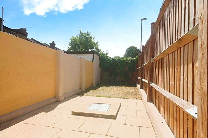 2 Bedroom End Of Terrace House To Rent In Lambeth Road, Croydon, CR0