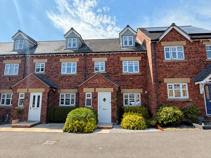 3 Bedroom Town House For Sale In Ivy Bank Close, Ingbirchworth, S36
