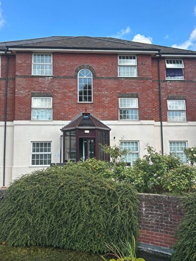 2 Bedroom Flat To Rent In Newbury Gardens, Gillingham, Dorset, SP8