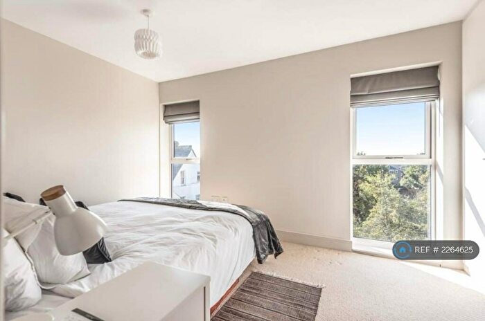 2 Bedroom Flat To Rent In Brockley Park, London, SE23