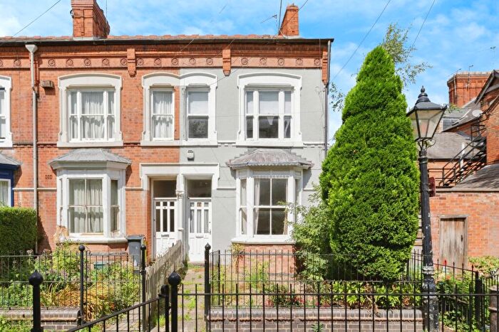 3 Bedroom End Of Terrace House For Sale In College Avenue, Leicester, Leicestershire, LE2