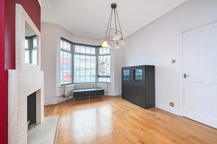 4 Bedroom House To Rent In Victoria Road, New Barnet, Barnet, EN4