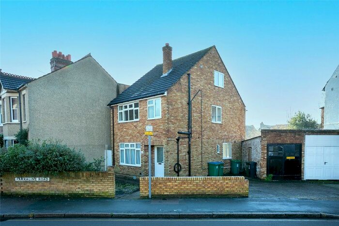 3 Bedroom Detached House To Rent In Farraline Road, Watford, WD18