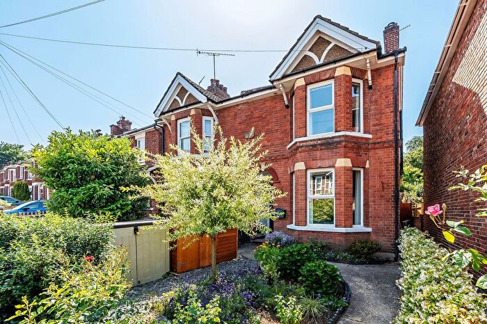 3 Bedroom Semi-detached House For Sale In St. James Park, Tunbridge Wells, TN1
