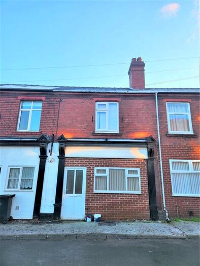 2 Bedroom Terraced House To Rent In High Street, Brockmoor, Brierley Hill, DY5