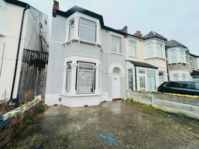 3 Bedroom Terraced House To Rent In Park Road, Ilford, IG1
