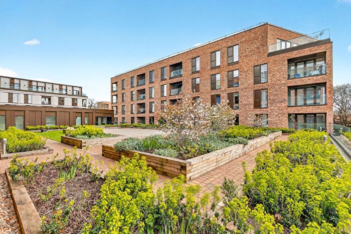 1 Bedroom Flat For Sale In Spitfire Chase, Walton-On-Thames, KT12