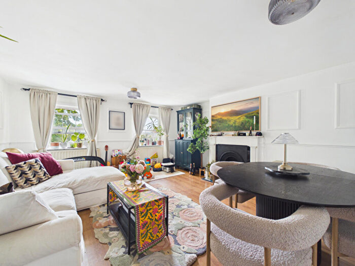 3 Bedroom Apartment For Sale In Victoria Way, London, London, SE7