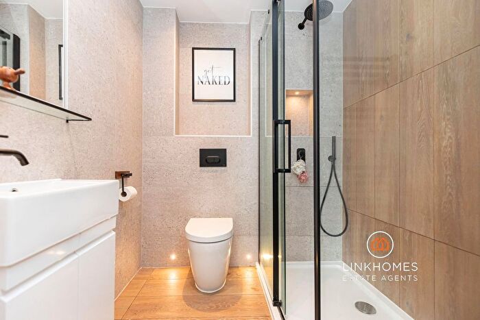 2 Bedroom Flat For Sale In - Commercial Road, Poole, BH14