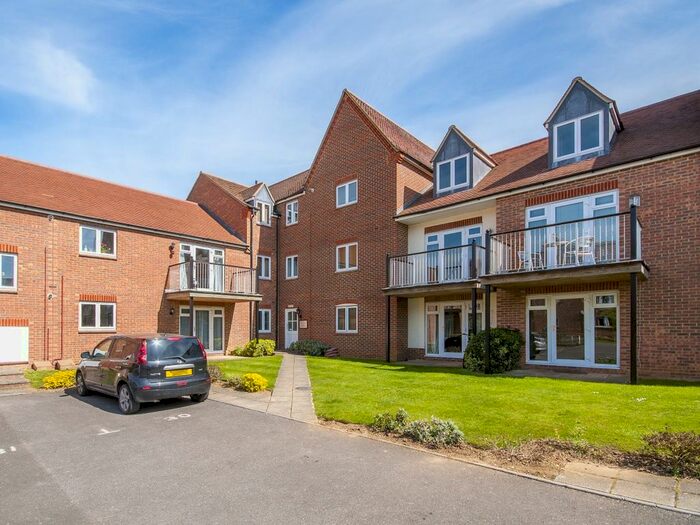 2 Bedroom Flat To Rent In Marina Way, Abingdon, OX14