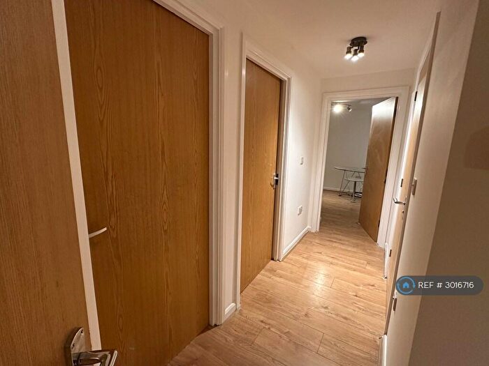 2 Bedroom Flat To Rent In Foundry Court, Slough, SL2