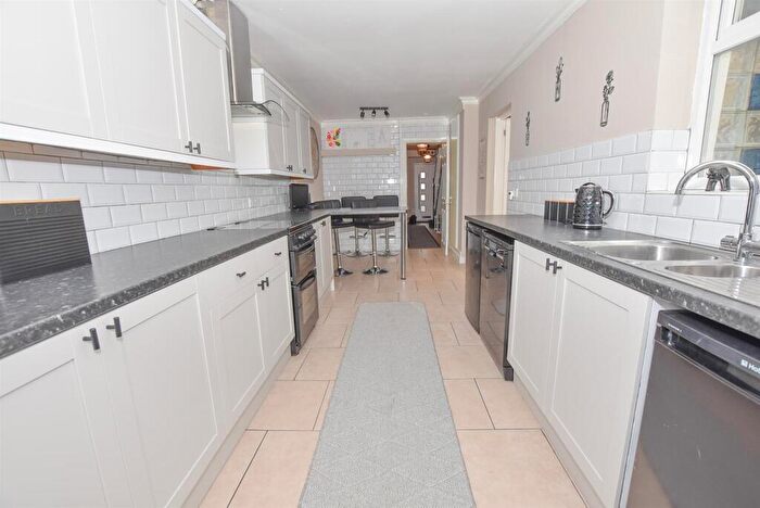 3 Bedroom Terraced House For Sale In Beechwood Road, Bromborough, CH62