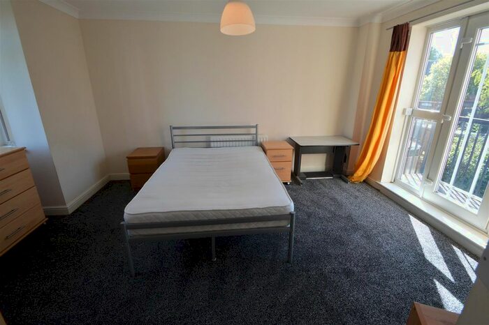 4 Bedroom Town House To Rent In Pickering Street, Hulme, Manchester, M15