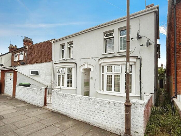 5 Bedroom Detached House For Sale In Gratton Road, Bedford, Bedfordshire, MK40