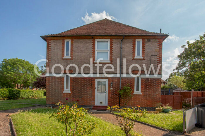 2 Bedroom Maisonette To Rent In Hatfield Mead, Morden, Surrey, SM4