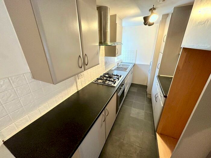 2 Bedroom Cottage To Rent In Womersley Place, Stanningley, LS28