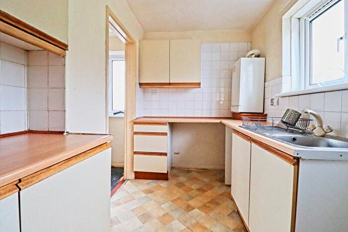 1 Bedroom Apartment For Sale In Vange Hill Drive, Basildon, SS16