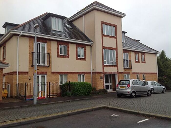 2 Bedroom Flat To Rent In Doulton Gardens, Parkstone, Poole, BH14