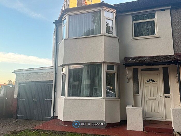 4 Bedroom End Of Terrace House To Rent In Rush Green Road, Romford, RM7