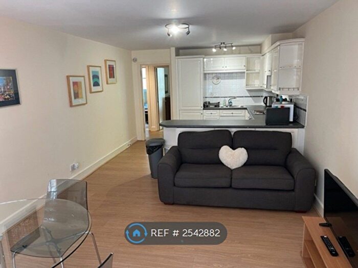 2 Bedroom Flat To Rent In Challenger House, London, E14