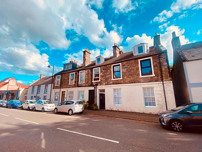 2 Bedroom Flat To Rent In High Street, Aberdour, KY3