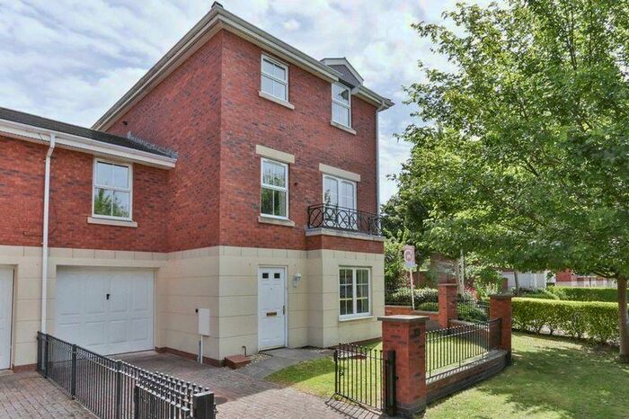 5 Bedroom Link Detached House To Rent In Brosnan Drive, Cheltenham, GL51