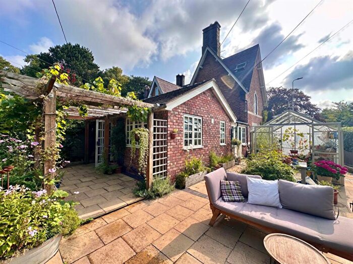 3 Bedroom Semi-Detached House For Sale In The Green, Reaseheath, Cheshire, CW5 - Photo 5
