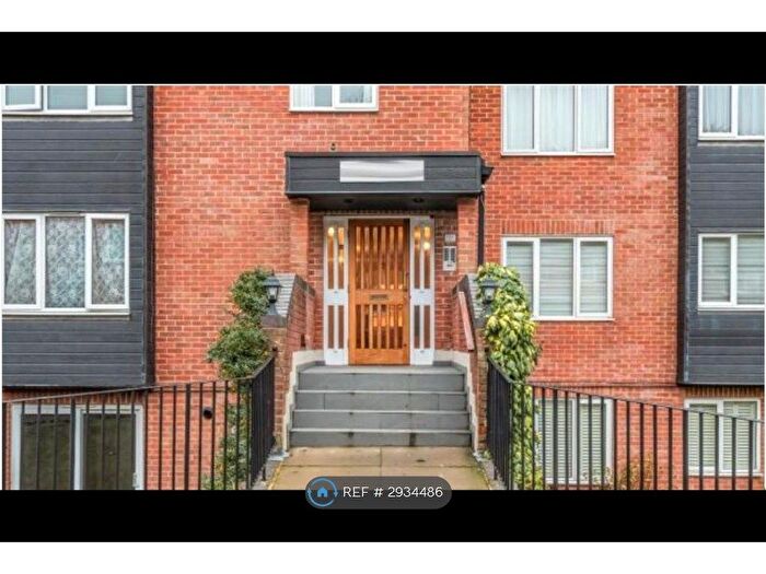 2 Bedroom Flat To Rent In Reedham Drive, Purley, CR8