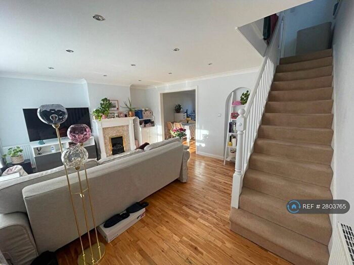 3 Bedroom Semi-Detached House To Rent In Hag Hill Rise, Maidenhead, SL6