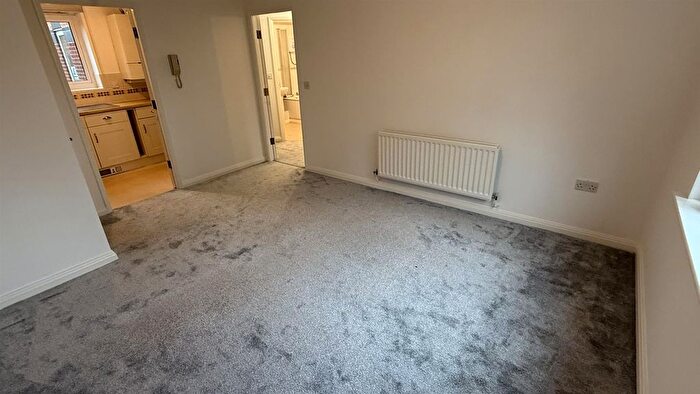 1 Bedroom Flat To Rent In Meadowbrook Way, Cheadle Hulme, Cheadle, SK8
