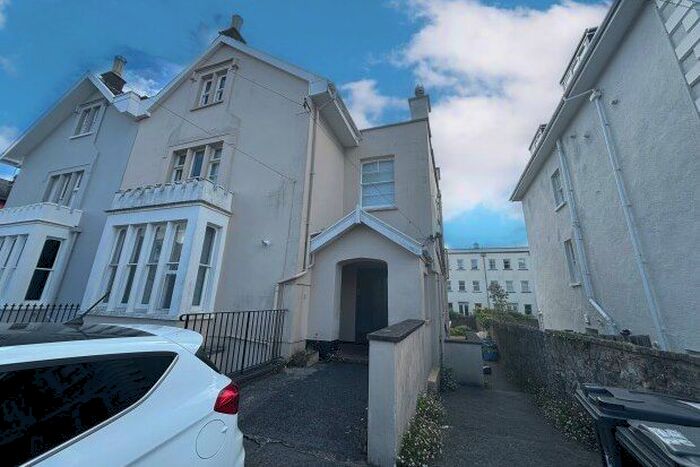 2 Bedroom Flat To Rent In Wellington Park, Bristol, BS8