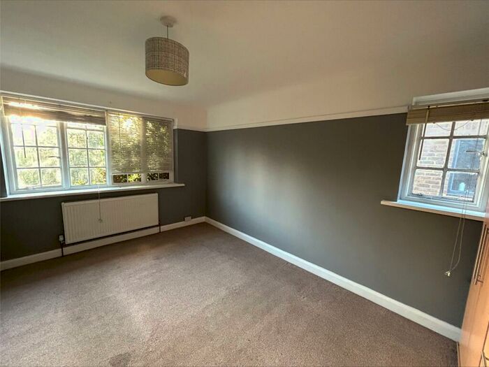 1 Bedroom Property To Rent In Bromley Common, Bromley, BR2