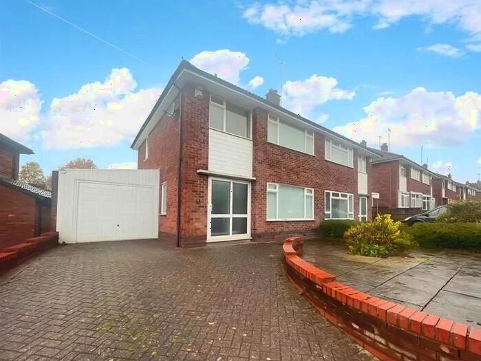 3 Bedroom Semi-Detached House To Rent In Delaware Road, Styvechale, Coventry, CV3