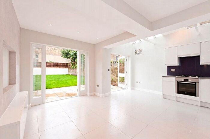 2 Bedroom Flat To Rent In Saltram Crescent, London, W9