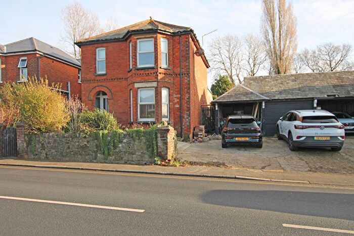 Detached House To Rent In Fairlee Road, Newport, PO30