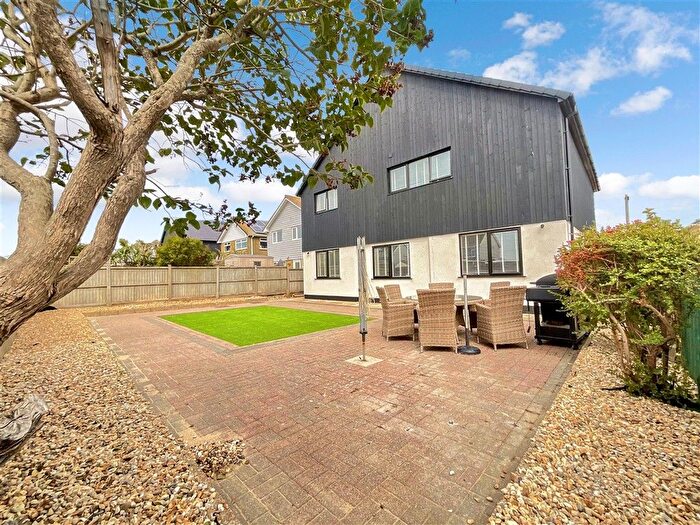 5 Bedroom Detached House For Sale In The Parade, Greatstone, Kent, TN28