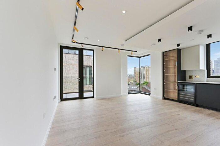 2 Bedroom Flat To Rent In Vermont House, City Road, EC1V