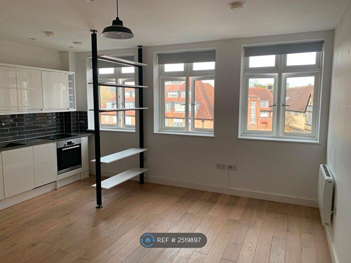 1 Bedroom Flat To Rent In Park View, Reigate, RH2