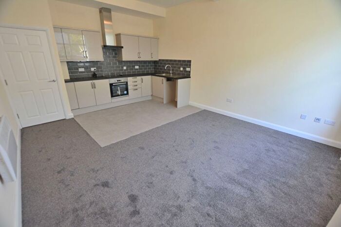 2 Bedroom Flat To Rent In Cemetery Road, Porth, CF39