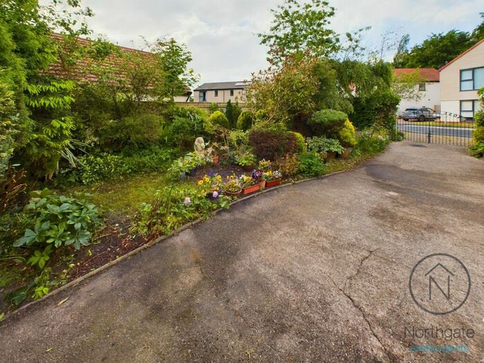 2 Bedroom Detached Bungalow For Sale In Clarence Green, Newton Aycliffe, DL5