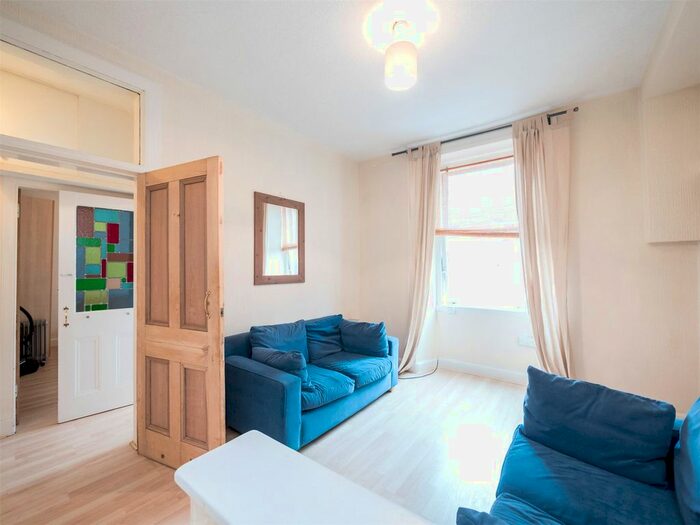 1 Bedroom Flat To Rent In Dalgety Street, Edinburgh, EH7